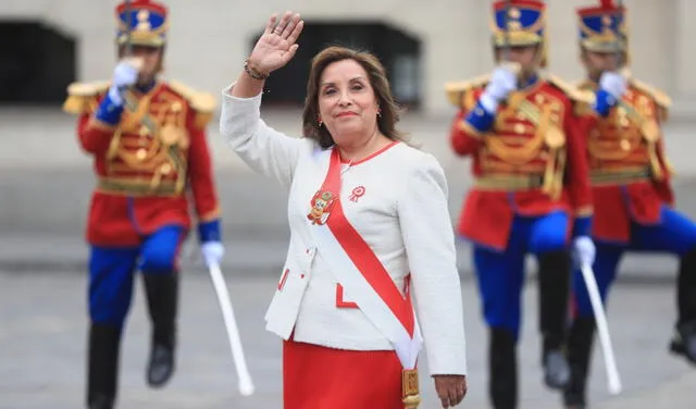  Dina Boluarte saliendo de la catedral de Lima el 28 de julio. Foto: Presidencia.   