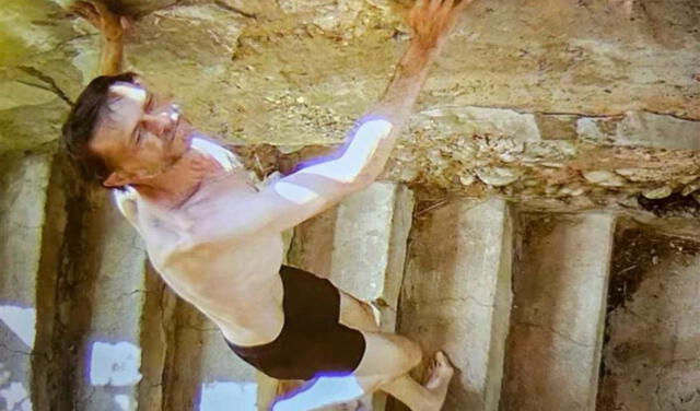 Michael Brown fue captado por última vez escapando de la escena semidesnudo. 