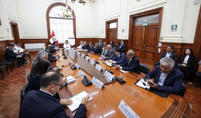  Cuarta sesión de la mesa técnica de formalización minera tuvo que levantarse por retiro de Confemin. Foto: PCM   