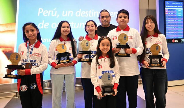Ajedrecistas peruanos ganaron oro en Panamericano Escolar. Ajedrecistas peruanos ganaron oro en Panamericano Escolar.