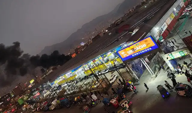 Reportan incendio en mercado Unicachi. Foto: difusión      Reportan incendio en mercado Unicachi. Foto: difusión