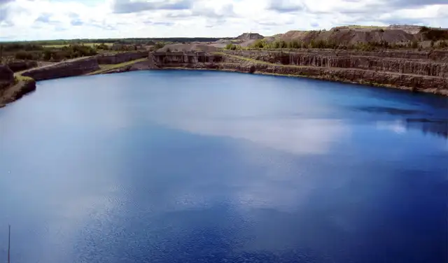  El Centro de Energía Limpia de Marmora busca transformar el cráter en una batería natural que combine tecnología hidroeléctrica y solar. Foto: Group Lombardi   