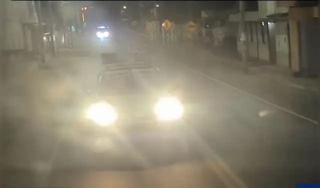  Patrulla de la PNP siguiendo el bus en el que viajaban los familiares de las víctimas. Más imágenes en la cuenta de Instagram: martiresvictimasdel 09de enero. Imagen: Captura.    