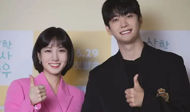  Park Eun Bin y Kang Tae Oh en la presentación de 'Woo, una abogada extraordinaria' en 2022. Foto: ENA   