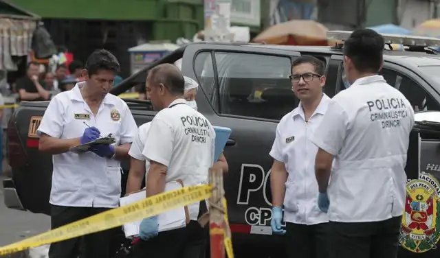 Otro vendedor, Hernán Rebelino Matamoros Crispín, resultó herido por una bala perdida. Las autoridades llegaron a la zona. Foto: Marco Cotrina / La República. Otro vendedor, Hernán Rebelino Matamoros Crispín, resultó herido por una bala perdida. Las autoridades llegaron a la zona. Foto: Marco Cotrina / La República.