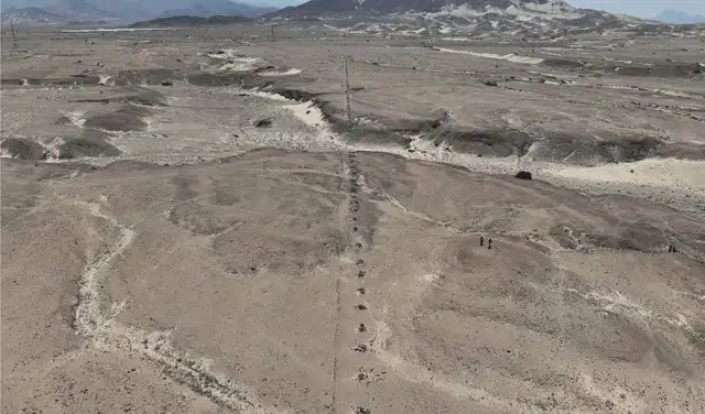  El geoglifo tiene casi 2 kilómetros de largo y está compuesto por piedras. Foto: Carito Tavera / Programa Arqueológico Chicama    