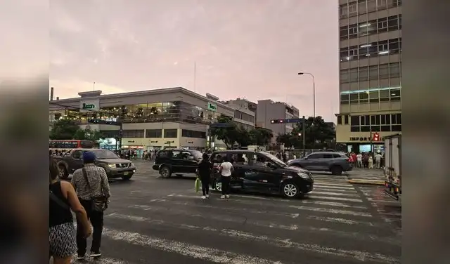 Peatones rechazan la segregación impuesta por ATU debido al caos generado en los paraderos.  