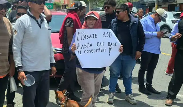 Transportistas exigen a la Municipalidad de Arequipa un incremento del pasaje. Foto: Mirelia Quispe - La República.