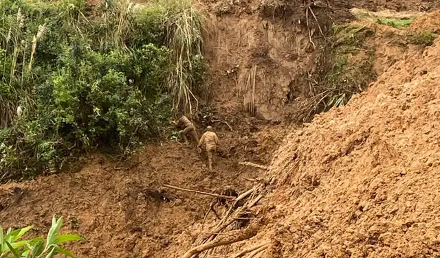 Rescate de dos personas tras huaico en Ayabaca. Foto: difusión   