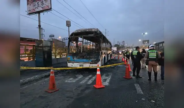 Bus de la empresa ETSIBOSA terminó completamente calcinado