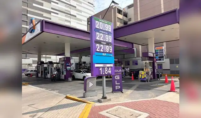 La estación del grifo AVA, ubicada en la intersección de la avenida Petit Thouars con Mariano Carranza cuando con Gas Natural Vehicular (GNV) con el precio de 1.84.