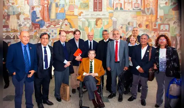 Noviembre de 2025. Bryce homenajeado en la UNMSM. Foto: Difusión.