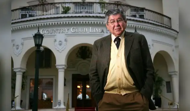 Alfredo Bryce en el Country Club Lima Hotel, espacio recurrente en sus novelas. Foto: LR.