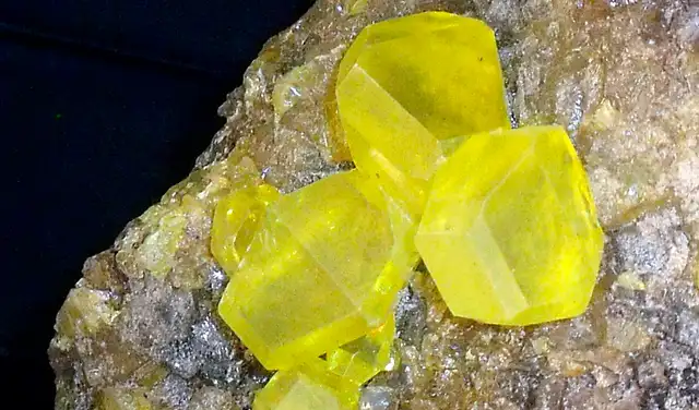 El azufre elemental es una forma pura del elemento químico. Foto: PxHere / Mike Beauregard