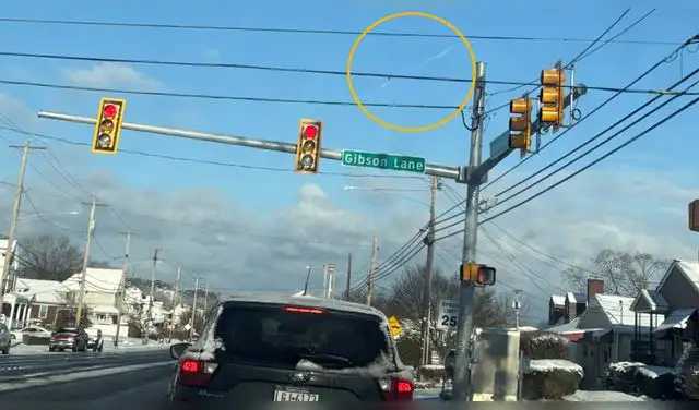 Fotografía tomada en Pensilvania, muestra la estela de humo que dejó la 