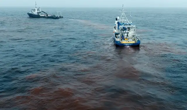 Buques de investigación participaron en un ensayo ambiental sobre el aumento de la alcalinidad oceánica. Foto: Sebastian Zeck / The Guardian