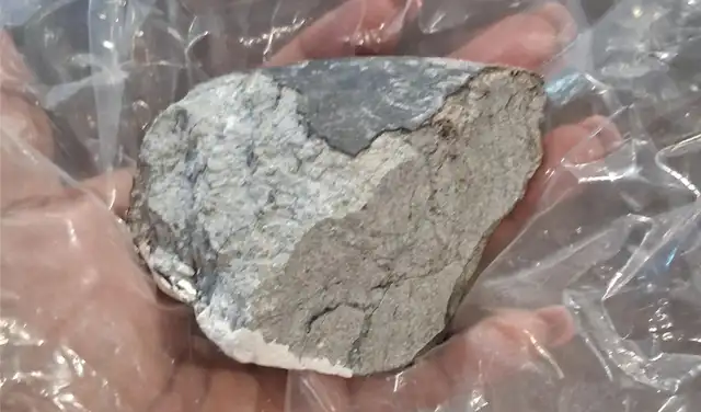 El meteorito que ingresó en la vivienda y no provocó daños a personas. Foto: Captura/KHOU 
