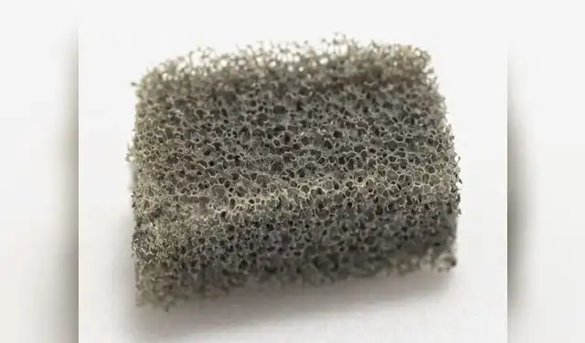 El pequeño robot usa un material filtrante basado en la morfología de los erizos de mar. Foto: Universidad RMIT