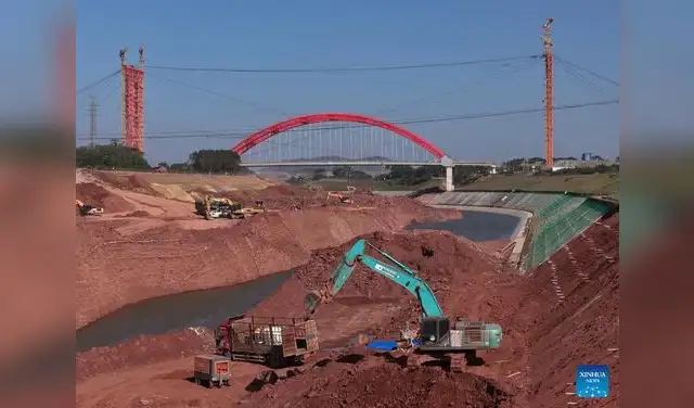 La obra fluvio-marítimo estará lista para sus primeras pruebas a finales de 2026. Foto: Xinhua