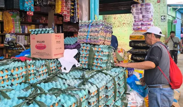 La plancha de huevos está S/13 en el complejo de mercados de Piura. Foto: Almendra Ruesta - La República.