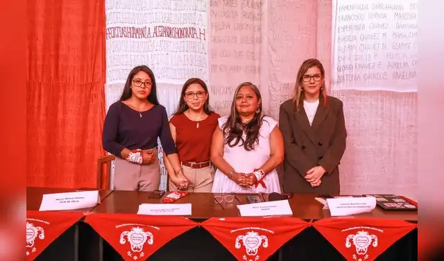 Día histórico. Marcia y Marisela Monzón, las otras hijas de Celia, el día en que se dio a conocer el fallo. Foto: difusión  