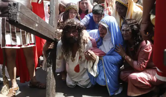 Mario Valencia solo piensa en el perdón y la compasión de Jesús cuando carga la cruz.