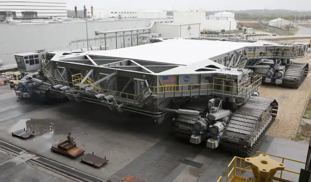 Las capacidades del Crawler Transporter son fundamentales para las  misiones del programa Artemis. Foto: NASA