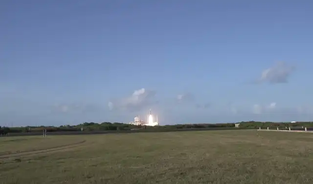 El cohete del Sistema de Lanzamiento Espacial despegó el pasado 1 de abril. Foto: El Robot de Platón