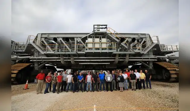 El camión de la NASA recibió el Récord Guiness por ser ser el vehículo autopropulsado más pesado del mundo. Foto: NASA