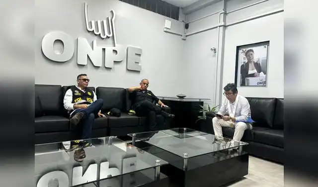 PNP en las inmediaciones de la sede de la ONPE