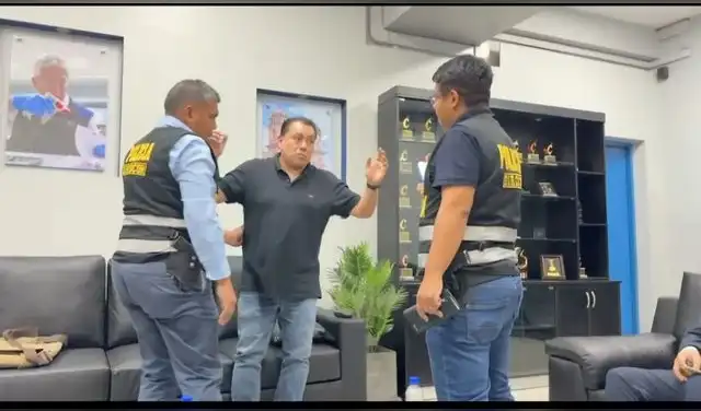 Apresado. José Samamé Blas fue intervenido en su despacho gerencial en la ONPE de Lima. Foto: La República  