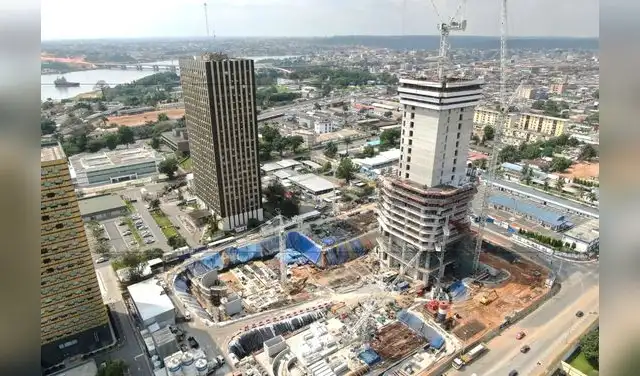 El coloso africano destaca en el paisaje de Abiyán, en Costa de Marfil. Foto: BESIX