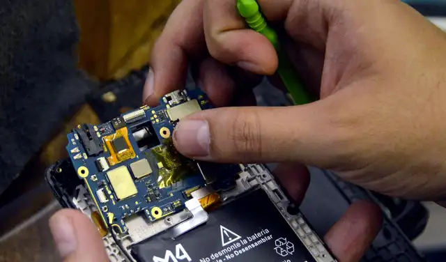 Este dispositivo permitirá observar en tiempo real la degradación de materiales, mejorando la eficiencia y durabilidad de las baterías. Foto: Buap