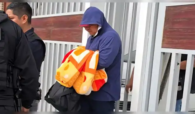 Traslado del coronel Morón Díaz, implicado en el presunto robo de lingotes de oro.