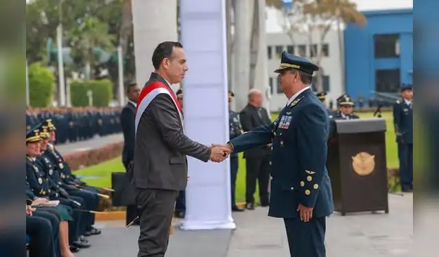 Mandato. El comandante general de la FAP Mario Contreras se alineó a la decisión de Jerí de comprar los F-16.  