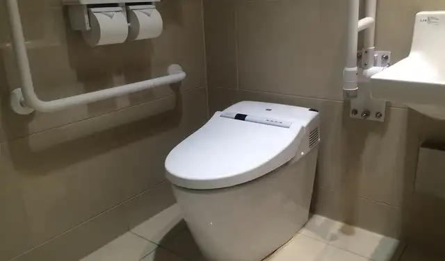 Un baño japonés con su típico con un Washlet. Foto: Wikimedia Un baño japonés con su típico con un Washlet. Foto: Wikimedia