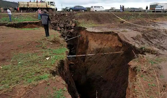 La fisura, que ya obligó a evacuaciones en zonas rurales del suroeste de Kenia, se seguirá expandiendo por el continente. Foto: AFP