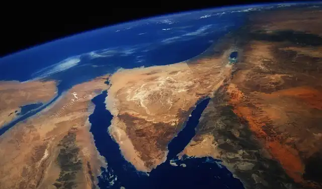 El Mar Rojo comenzó a formarse hace 30 millones de años, cuando las placas tectónicas africana y arábiga se separaron. Foto: Astromujoff El Mar Rojo comenzó a formarse hace 30 millones de años, cuando las placas tectónicas africana y arábiga se separaron. Foto: Astromujoff