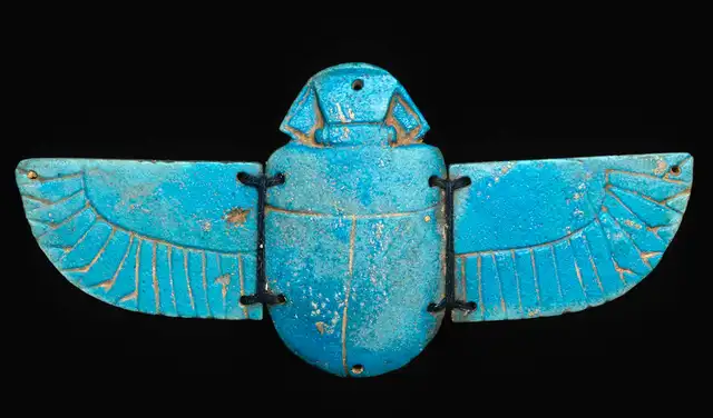 La inscripción y los materiales con los que está hecho el amuleto confirman su procedencia egipcia. Foto: Heritage Images