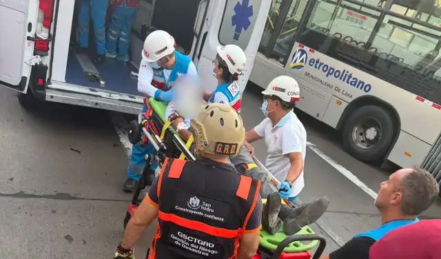 Chofer de la unidad fue evacuado tras accidente Chofer de la unidad fue evacuado tras accidente