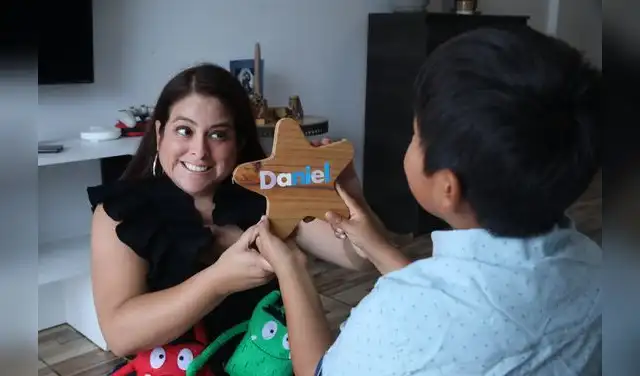 Para Katia, no existe mejor regalo que ver diariamente la sonrisa de su hijo, quien le cambió la vida desde que llegó a su hogar. Para Katia, no existe mejor regalo que ver diariamente la sonrisa de su hijo, quien le cambió la vida desde que llegó a su hogar.