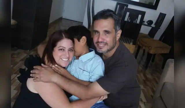 Katia Balladares y su esposo Oscar Valencia junto al pequeño Daniel, quien está próximo a cumplir 10 años. Katia Balladares y su esposo Oscar Valencia junto al pequeño Daniel, quien está próximo a cumplir 10 años.