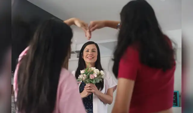 Karin Tavares decidió ser madre adoptiva a los 26 años. Desde entonces, su vida dio un giro radical enfocándose en el bienestar de sus hijas. Karin Tavares decidió ser madre adoptiva a los 26 años. Desde entonces, su vida dio un giro radical enfocándose en el bienestar de sus hijas.