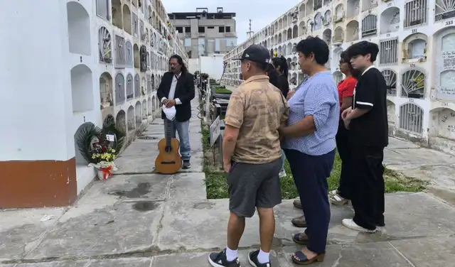 Homenaje a las madre desde el cementerio Miraflores en Trujillo. Homenaje a las madre desde el cementerio Miraflores en Trujillo.