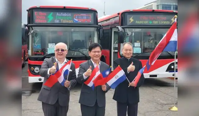 Los buses eléctricos de Taiwán circulan por la ruta Asunción-San Lorenzo. Foto: Embajada de Taiwán en Paraguay