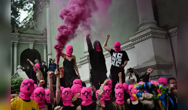 FEMEN y Pussy Riot. Foto: AFP.