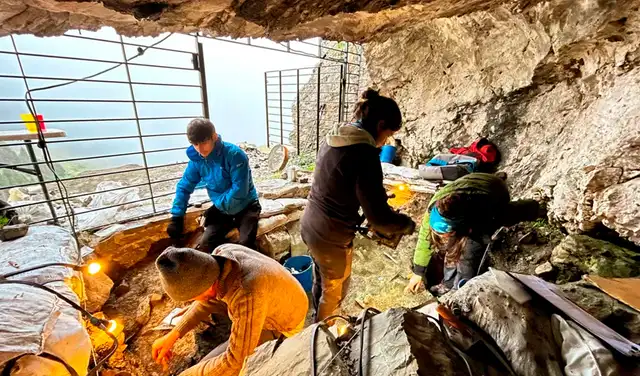 Los arqueólogos excavaron una cueva en los Pirineos que fue utilizada por pueblos prehistóricos. Foto: IPHES-CERCA Los arqueólogos excavaron una cueva en los Pirineos que fue utilizada por pueblos prehistóricos. Foto: IPHES-CERCA