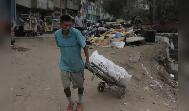 La recuperación de más de 2.300 metros cuadrados en la avenida Nicolás Ayllón ha generado congestionamiento vehicular en Lima Este La recuperación de más de 2.300 metros cuadrados en la avenida Nicolás Ayllón ha generado congestionamiento vehicular en Lima Este