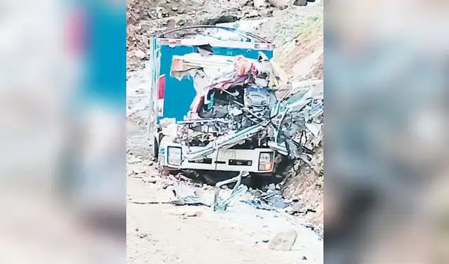 SALVAJISMO. El camión de Jolbi Rodríguez fue volado por los mismos que lo asesinaron. Foto: La República  