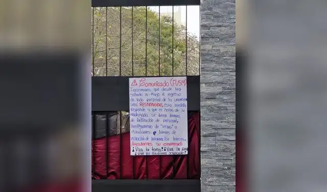 Comunicado colocado en la puerta 2 de San Marcos